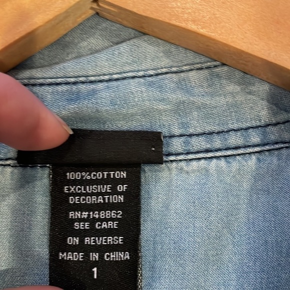 Torrid Denim Button Down Shirt Size 1 - Picture 10 of 11